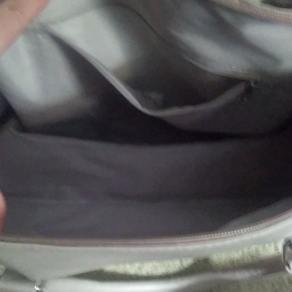 EUC PINK FAUX PLEATHER DUFFLE BAG - Picture 3 of 5